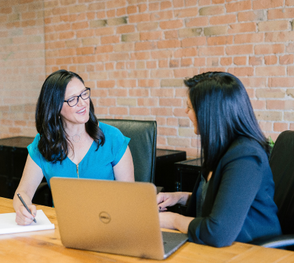 Fagforeningsmøde ved computer